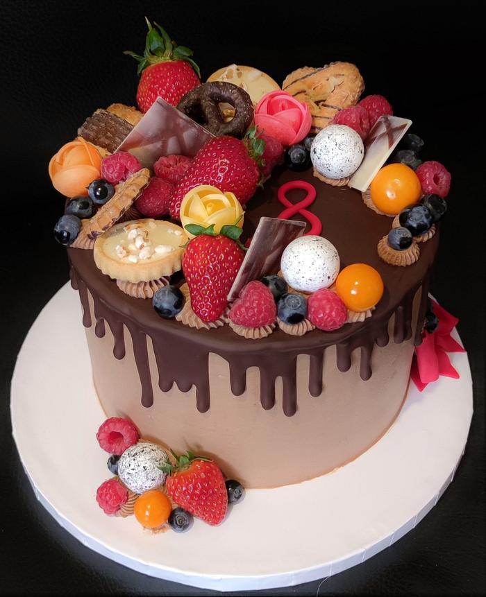 drip cake with fruit