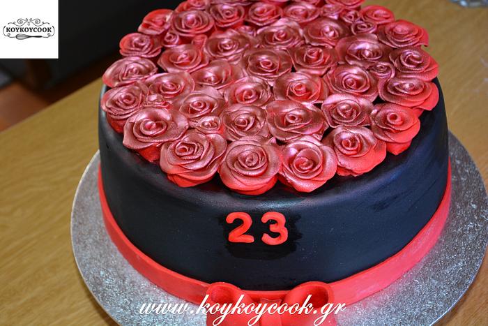BLACK SUGARPASTE CAKE WITH RED ROSES