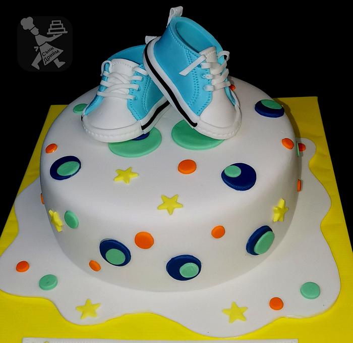 Cake with babyshoes
