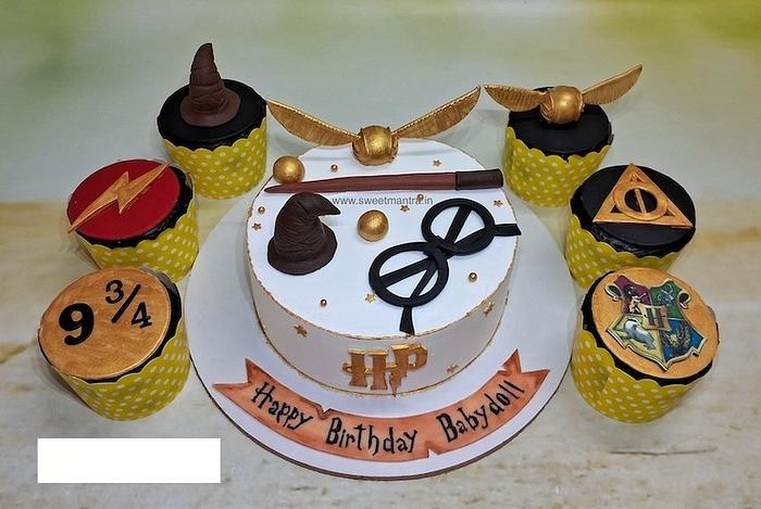 Harry Potter cake and cupcakes for girlfriend