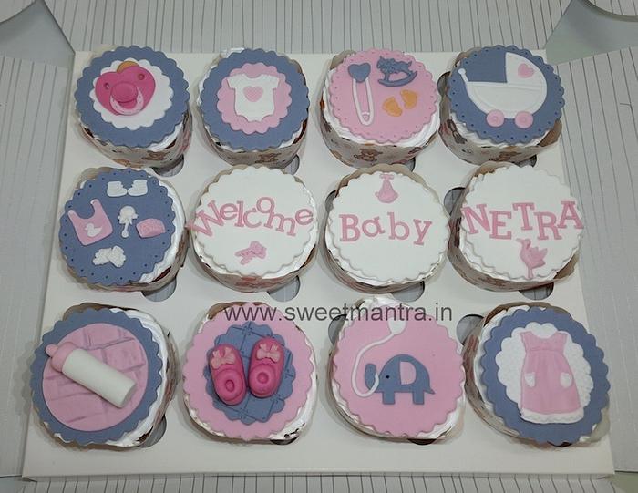 Welcome baby cupcakes