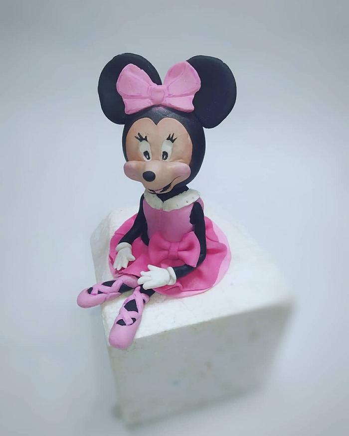 Minnie mouse cake topper