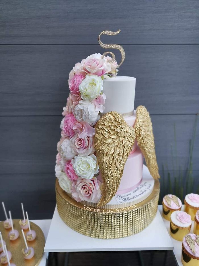 Angel wings and flowers cake for mothers
