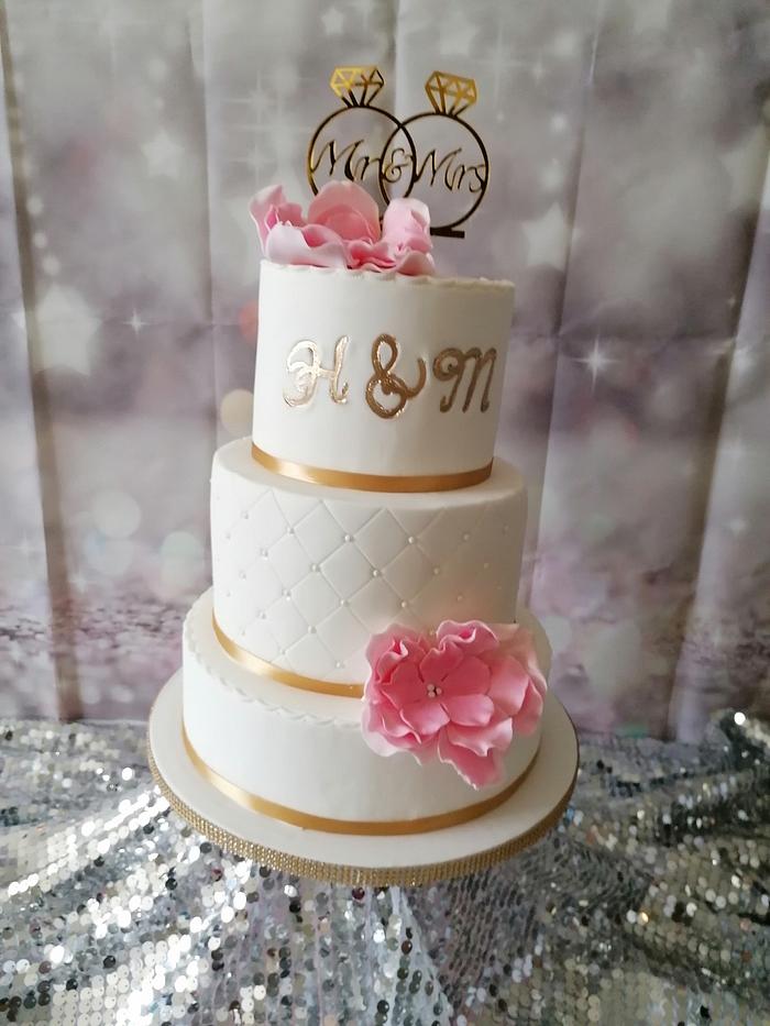 Wedding cake with handmade roses 