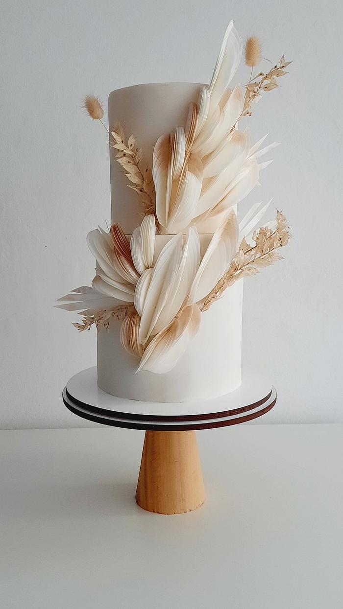 27 Edgy Modern Wedding Cakes That Wow - Weddingomania