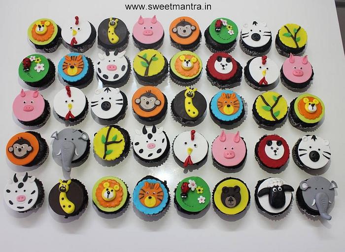 Jungle theme cupcakes
