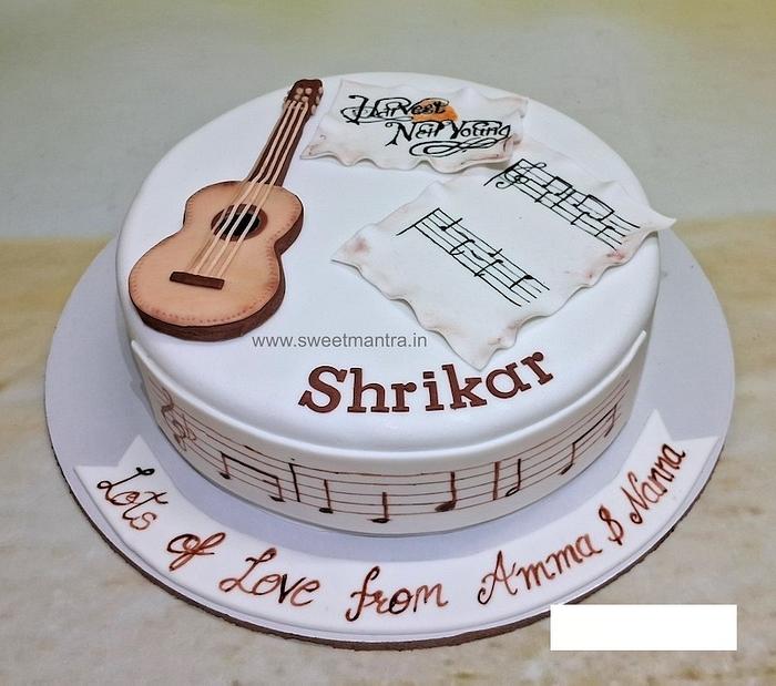 Guitar fan cake