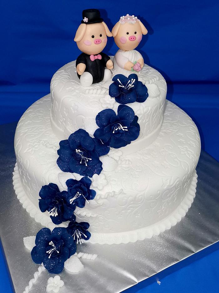 Wedding cake with pigs
