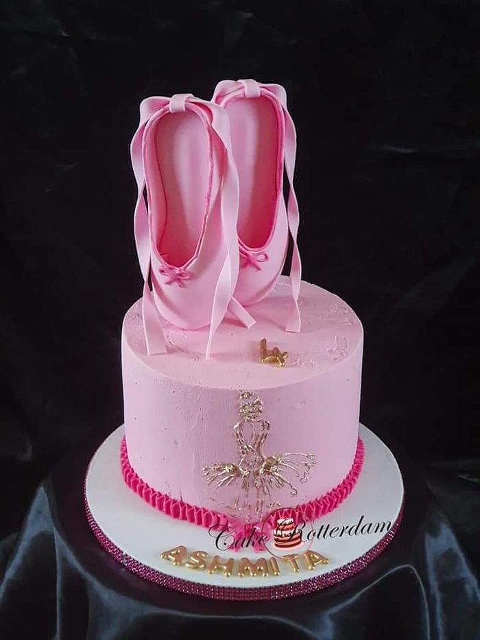 Adorable ballet themed cakes-Ballerina cake ideas