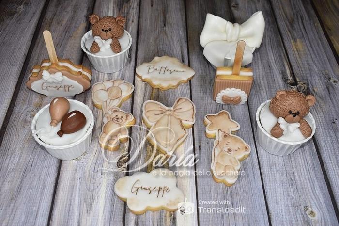 teddy bear cookies and cupcakes