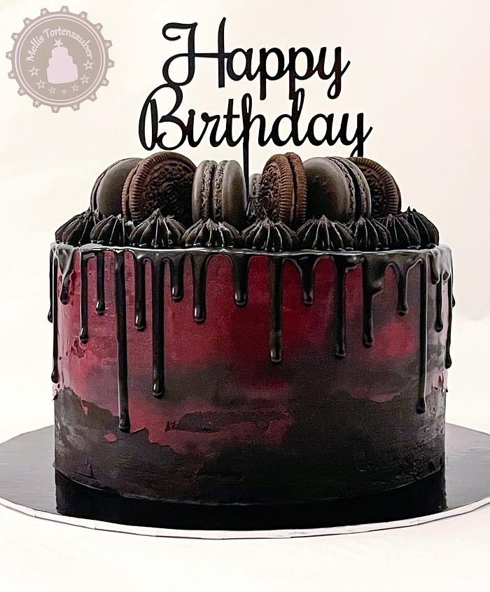 Black drip cake 