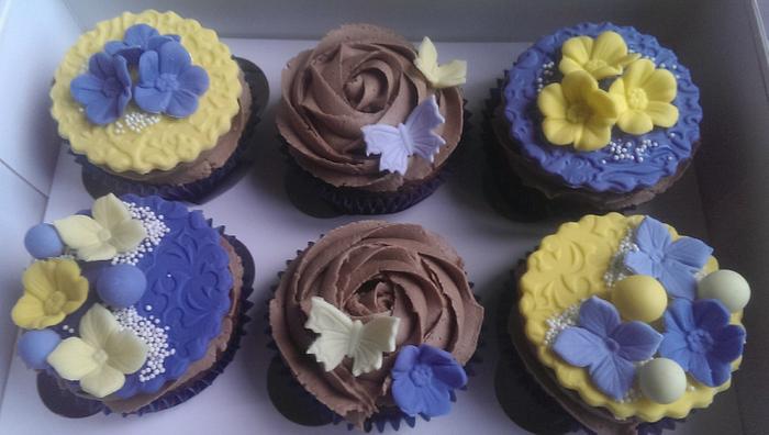 lullaby trust and air ambulance charity cupcakes
