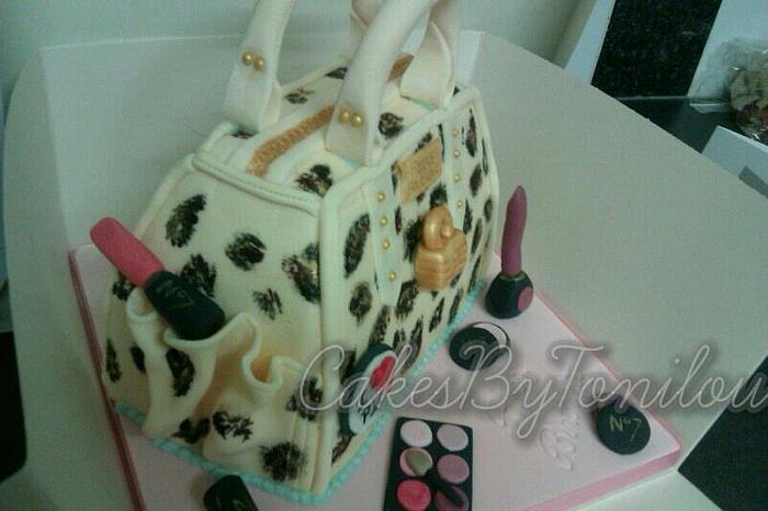 Pauls Boutique bag cake
