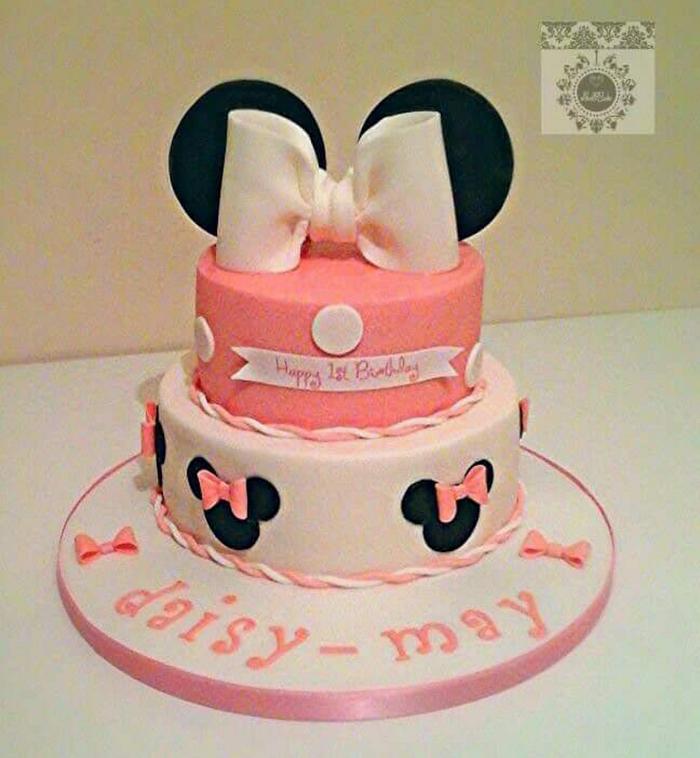 Mini mouse cake