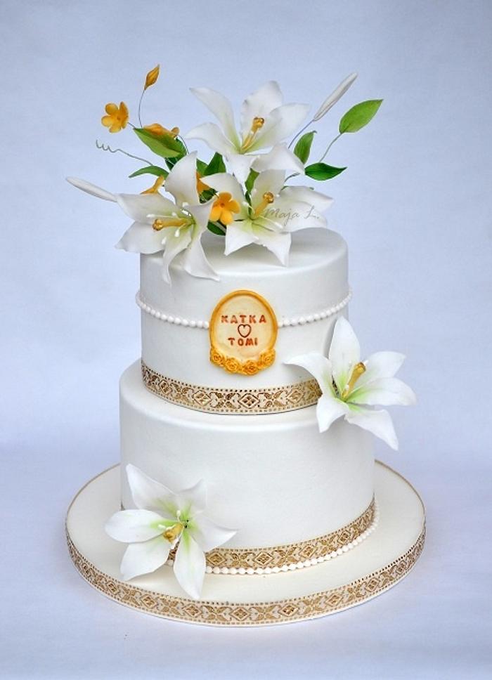 wedding cake with lily