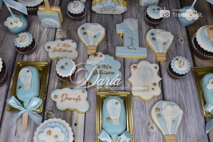 Hot air balloon cookies and swwet table