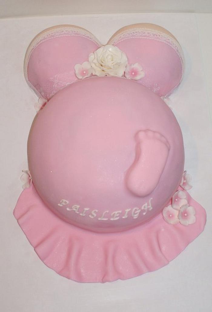 Pregnany belly baby shower cake