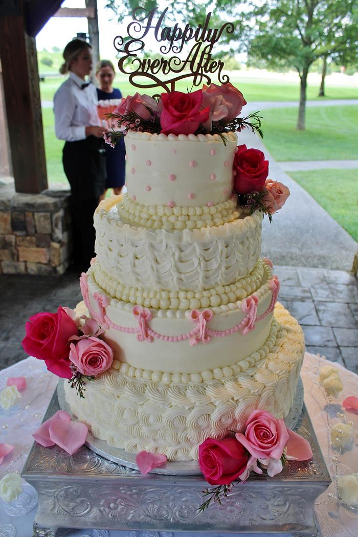 Wedding cake Pink and romantic buttercream