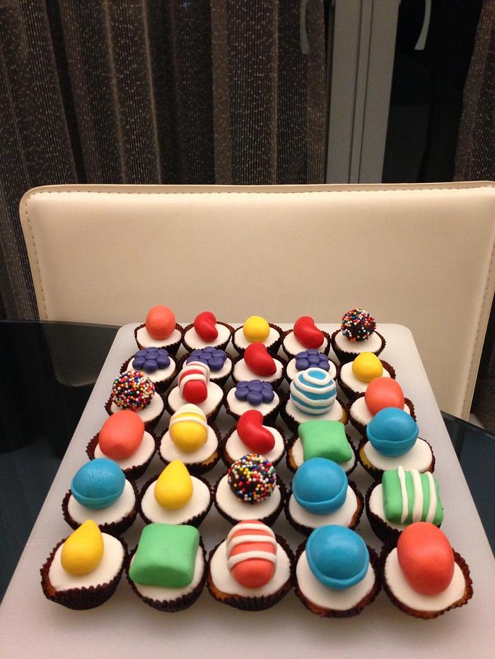 Candy crush mini cupcakes