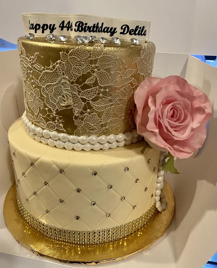 Lace and Pearls cake