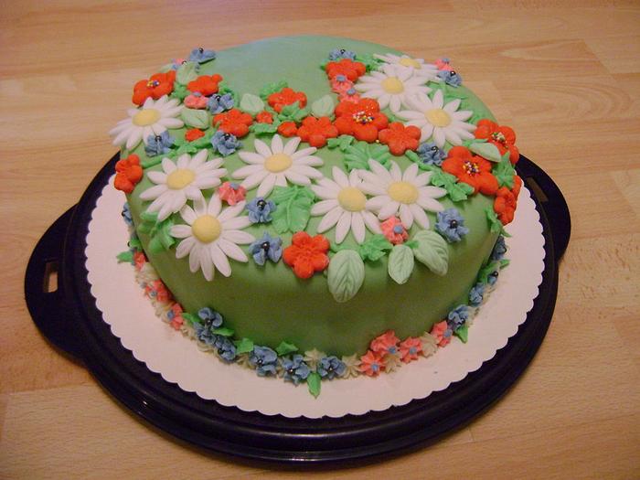 cake with fondant flowers