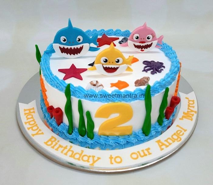 Baby Shark family design cake