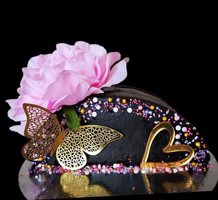 Black mini valentines cake