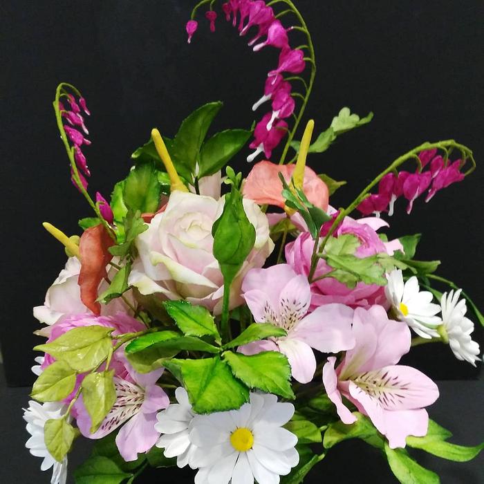 Free-formed sugar flowers bridal bouquet 