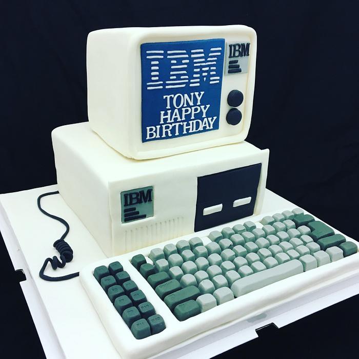 A computer keyboard cake for a typist colleague. | Clavier ordinateur,  Gateau, Cuisine créative