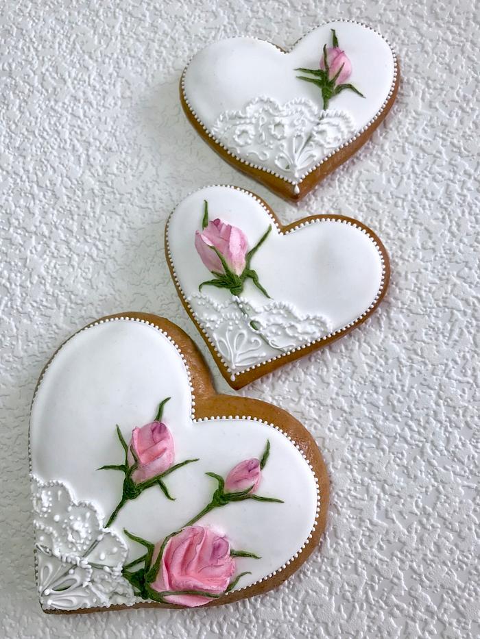 Gingerbread heart with roses