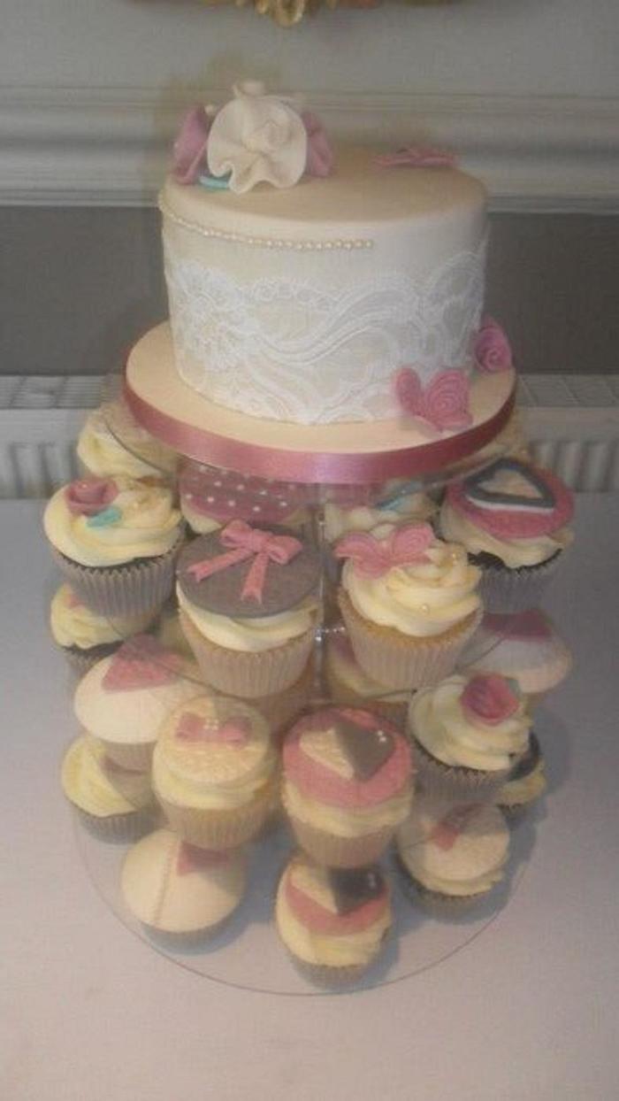 Vintage style wedding top cake and matching cupcakes