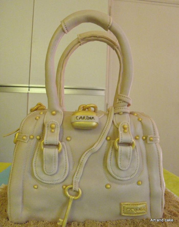 My firts 3d handbag cake...