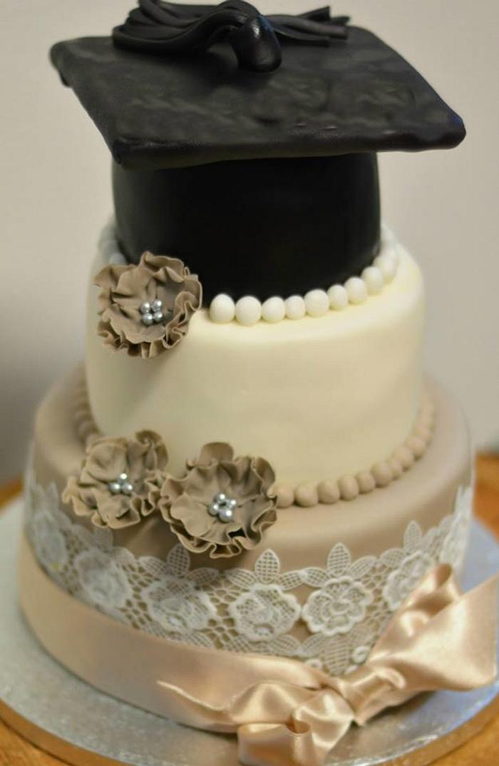cake to graduation