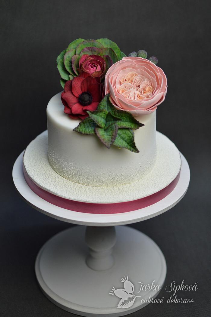 Cake with chocolate flowers