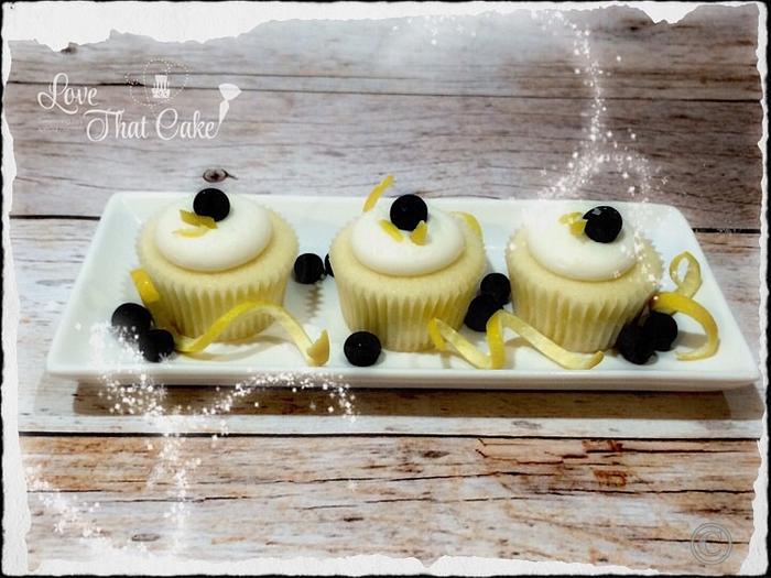 Vanilla cupcakes with lemon cream cheese icing