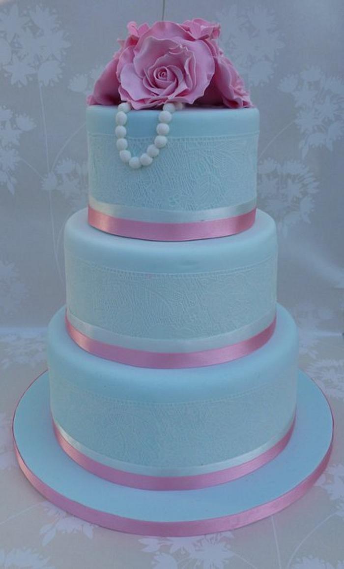 Pearls and Lace wedding cake