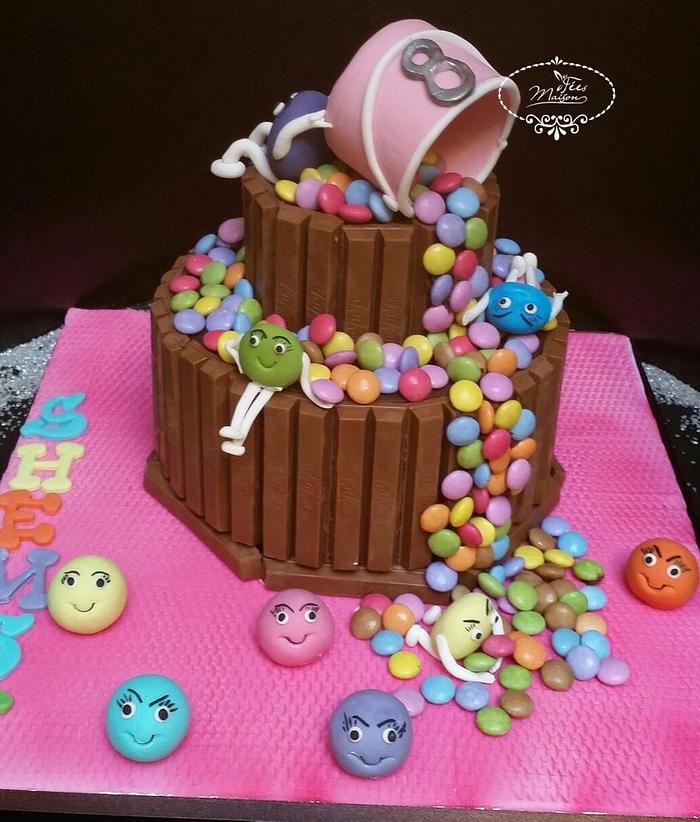 KIT KAT & SMARTIES CAKE