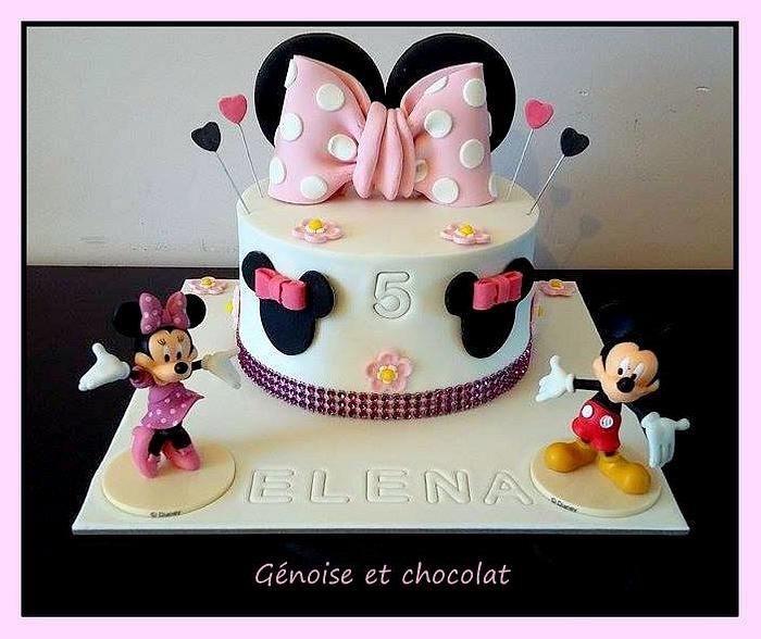 Minnie mousse cake