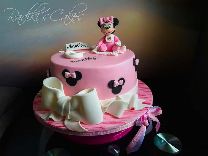 Baby Minnie Mouse cake
