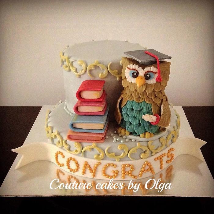 Owl graduation cake
