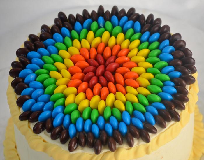 m & m swirling  cake 