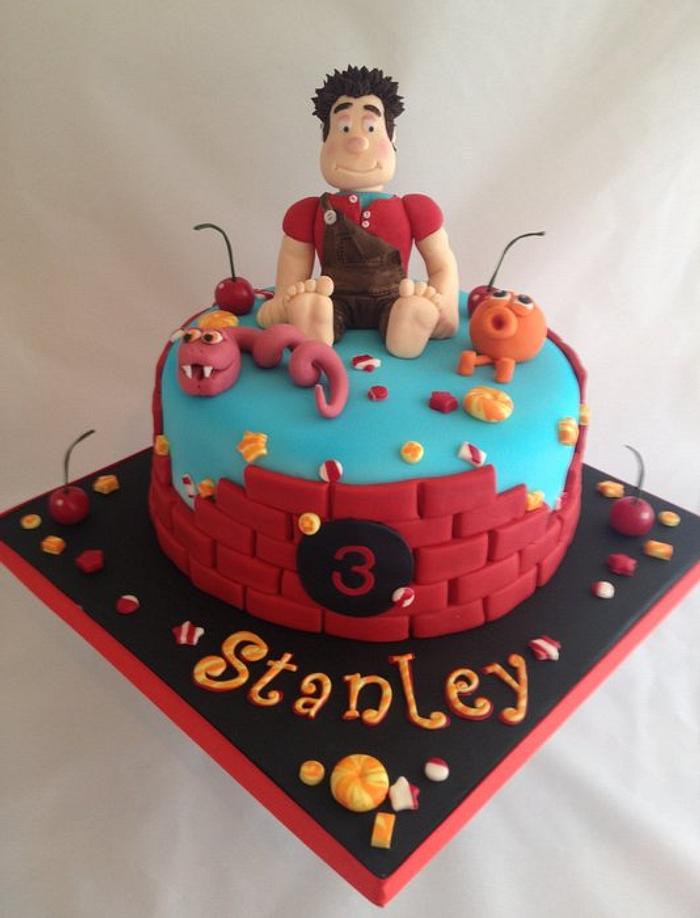 Wreck it Ralph birthday cake with matching cup cakes