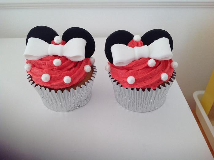 Mini mouse cupcakes