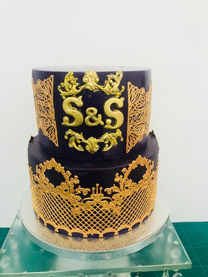 Golden lace cake 