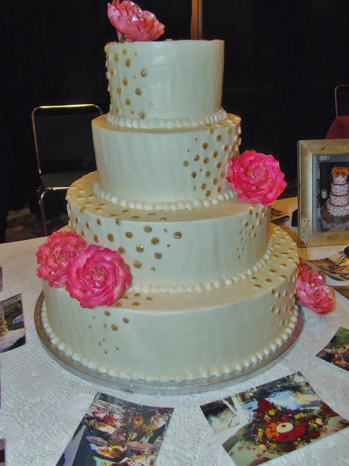 Coral and gold wedding cake in Buttercream
