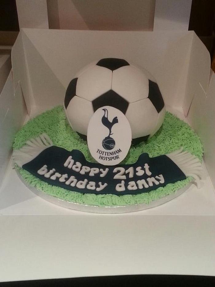 Spurs football cake