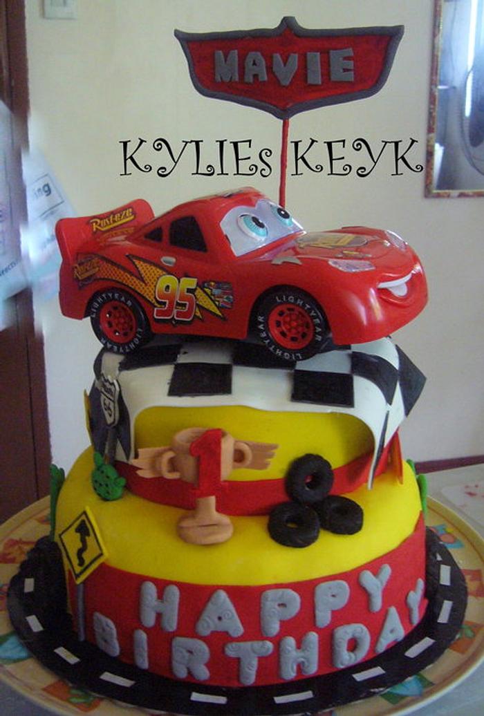 MC QUEEN CARS CAKE AND CUPCAKES  Version 2