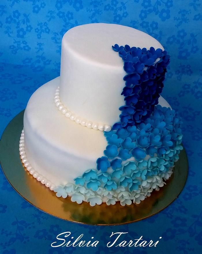 Blue blossom cake
