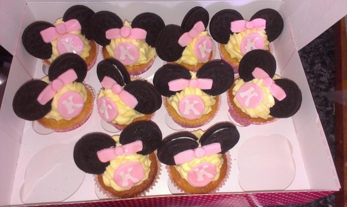 Minnie Oreo ears cupcakes 