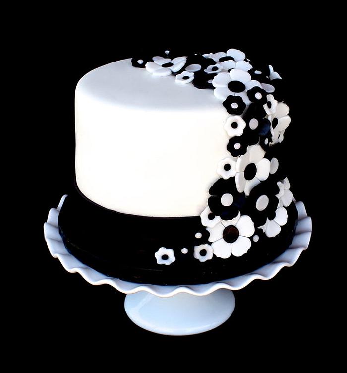 Black And White Wedding Decorated Cake By Cuteology Cakesdecor
